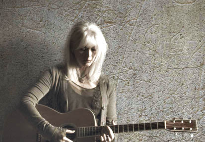 web.2.260901 EMMYLOU HARRIS_413 x 287.jpg